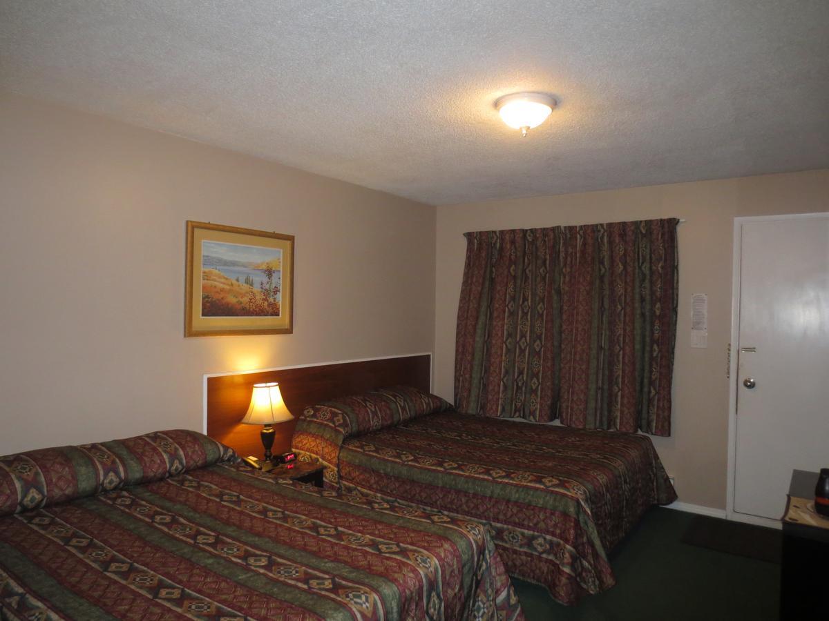 Overlander Motel Chase Exterior photo