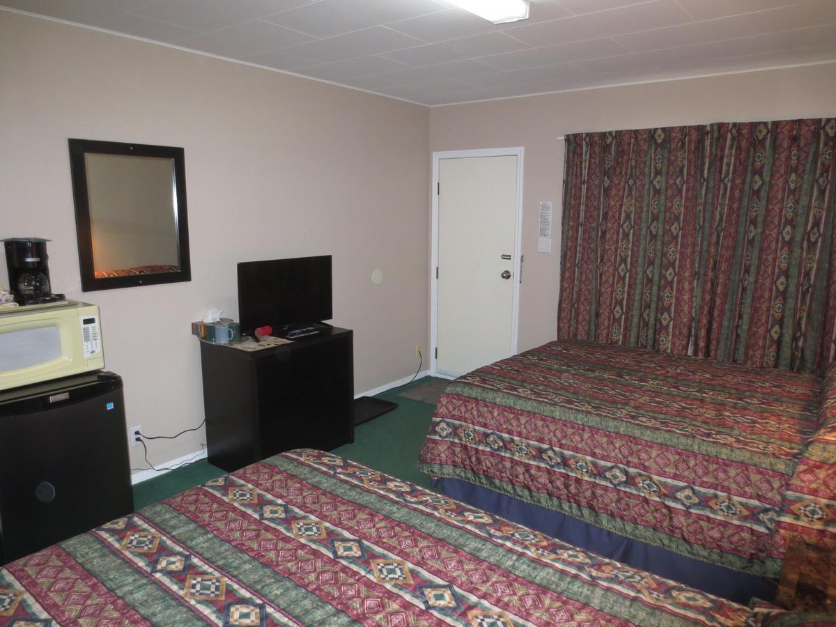 Overlander Motel Chase Exterior photo